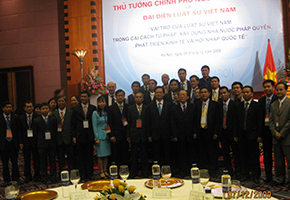 Tham dự họp mặt giữa Thủ tướng Chính phủ và đại diện luật sư Việt Nam